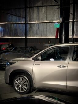 
										Toyota Innova Hycross ZX (O) Hybrid AT 6-Seater full									