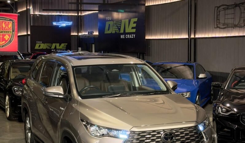 
								Toyota Innova Hycross ZX (O) Hybrid AT 6-Seater full									