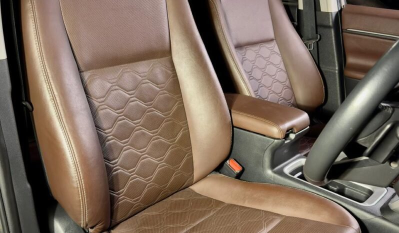 
								Toyota Innova Hycross ZX (O) Hybrid AT 6-Seater full									