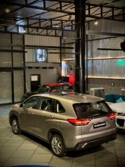 
										Toyota Innova Hycross ZX (O) Hybrid AT 6-Seater full									