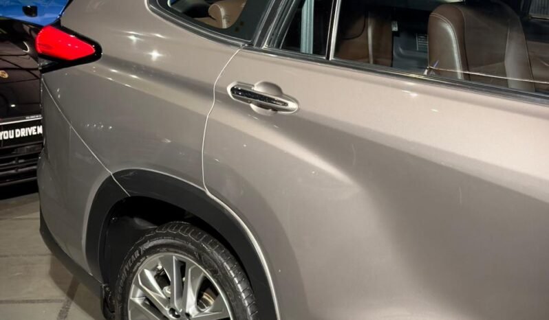 
								Toyota Innova Hycross ZX (O) Hybrid AT 6-Seater full									