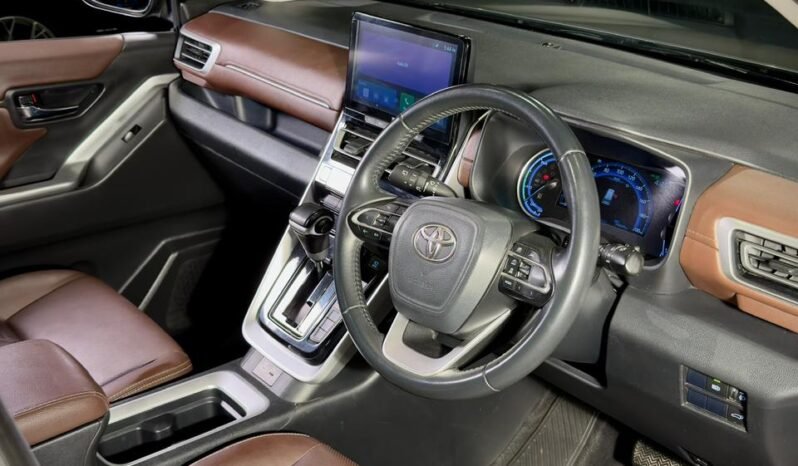 
								Toyota Innova Hycross ZX (O) Hybrid AT 6-Seater full									