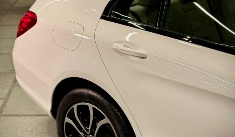 
								Mercedes-Benz C Class CGI C200 Edition C full									