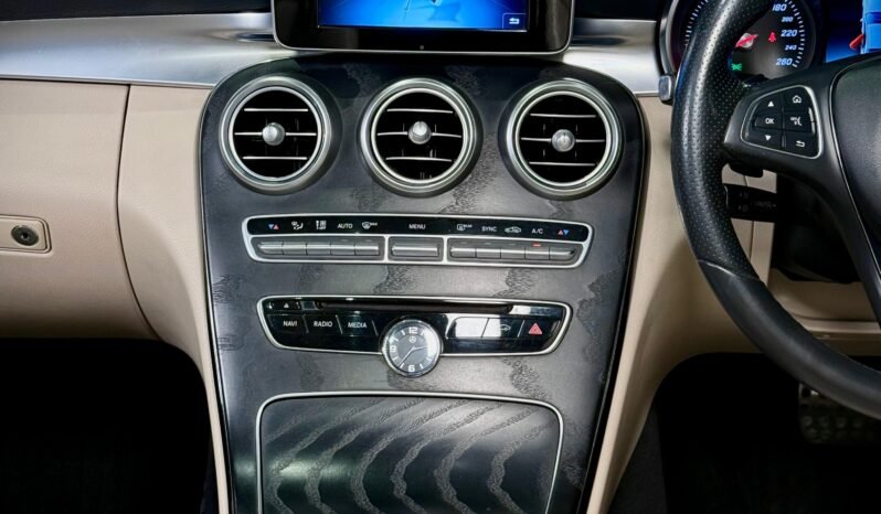 
								Mercedes-Benz C Class CGI C200 Edition C full									