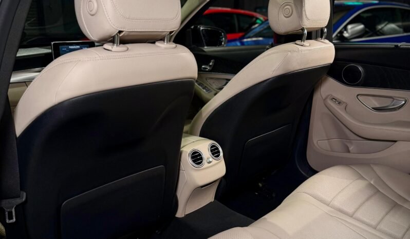 
								Mercedes-Benz C Class CGI C200 Edition C full									