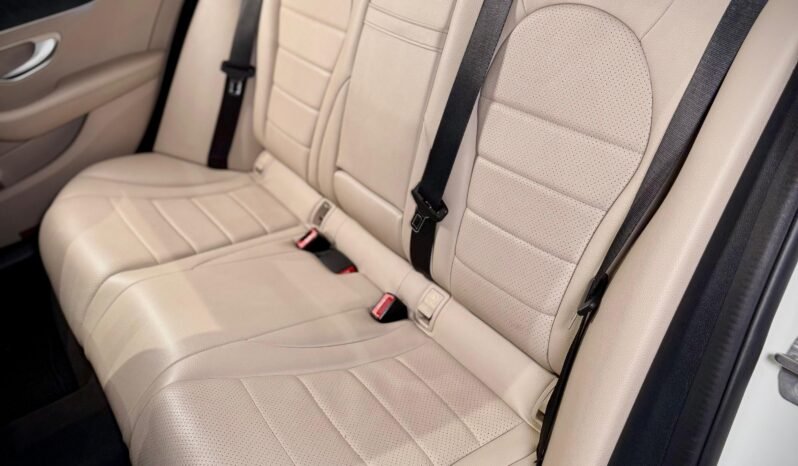 
								Mercedes-Benz C Class CGI C200 Edition C full									