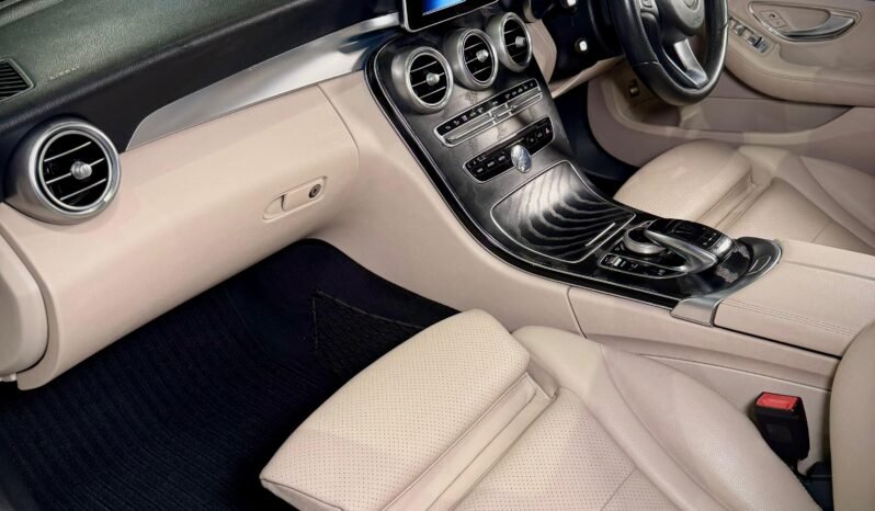 
								Mercedes-Benz C Class CGI C200 Edition C full									