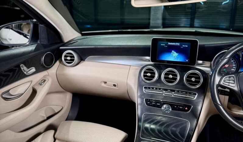 
								Mercedes-Benz C Class CGI C200 Edition C full									