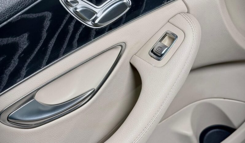 
								Mercedes-Benz C Class CGI C200 Edition C full									