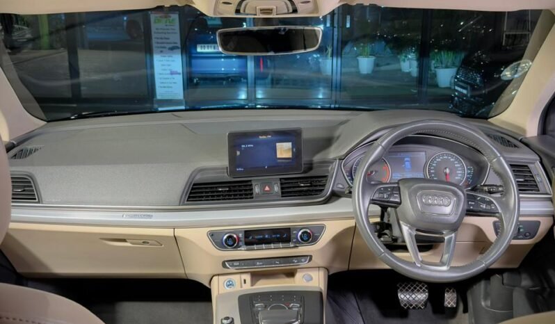 
								Audi Q5 40 TDI Quattro Premium Plus full									