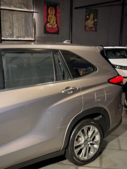 
										Toyota Innova Hycross ZX(O) Hybrid AT 6-Seater full									