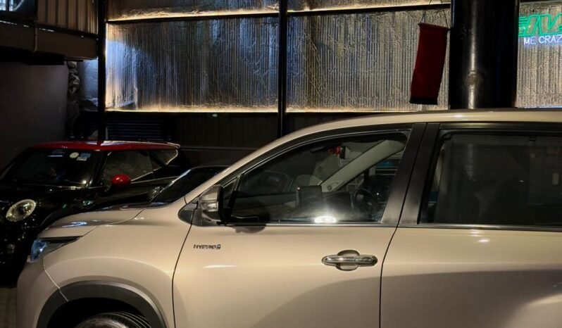 
								Toyota Innova Hycross ZX(O) Hybrid AT 6-Seater full									