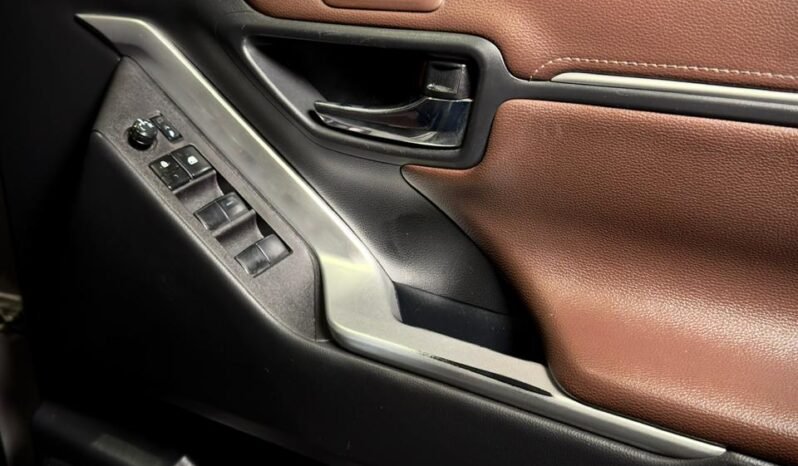 
								Toyota Innova Hycross ZX(O) Hybrid AT 6-Seater full									
