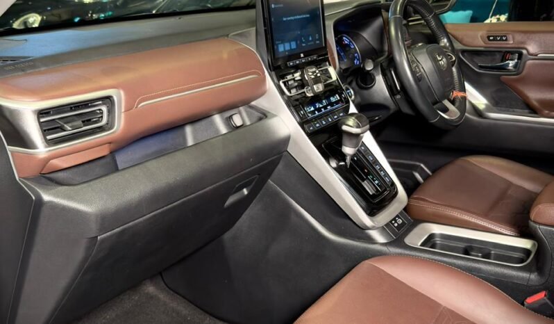 
								Toyota Innova Hycross ZX(O) Hybrid AT 6-Seater full									