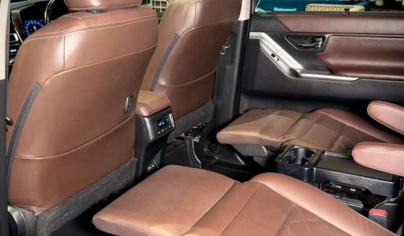 
								Toyota Innova Hycross ZX(O) Hybrid AT 6-Seater full									