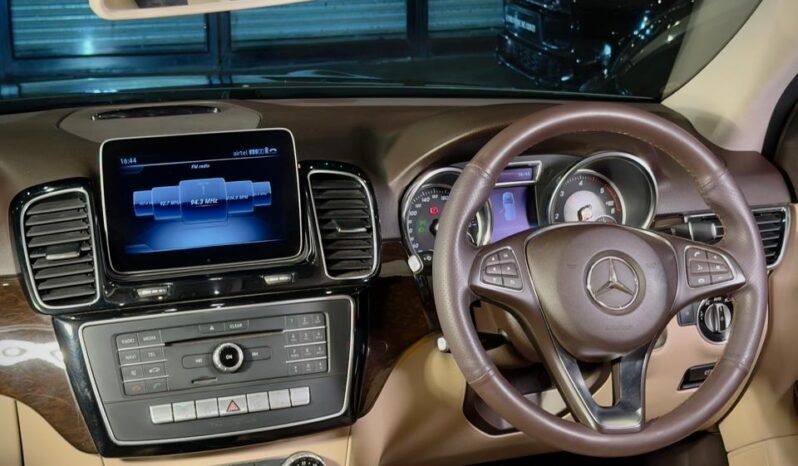 
								Mercedes-Benz GLE 250d 4MATIC full									