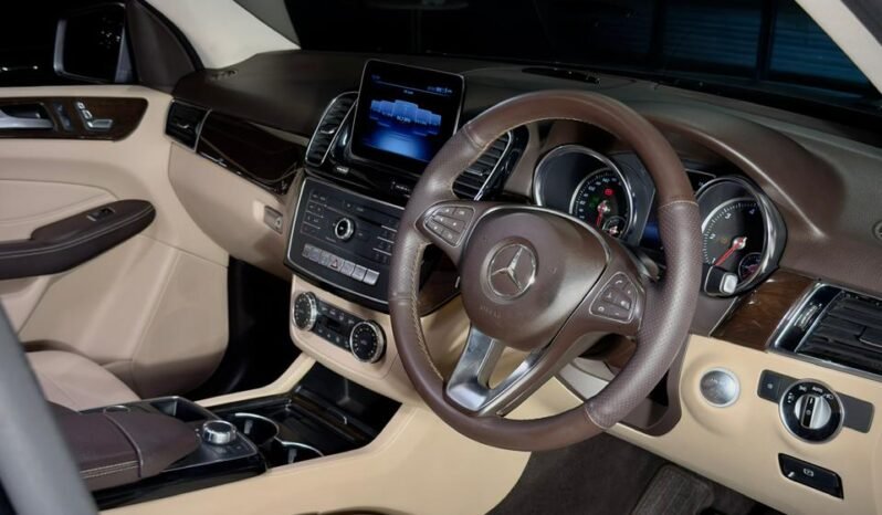 
								Mercedes-Benz GLE 250d 4MATIC full									