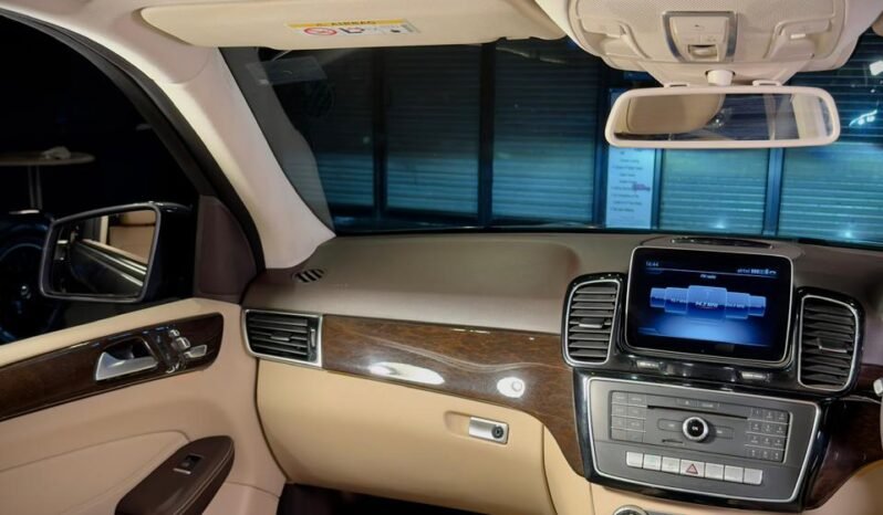 
								Mercedes-Benz GLE 250d 4MATIC full									