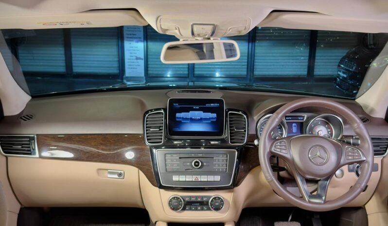 
								Mercedes-Benz GLE 250d 4MATIC full									