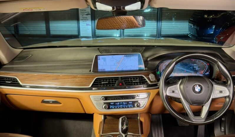 
								BMW 740Li DPE Signature full									