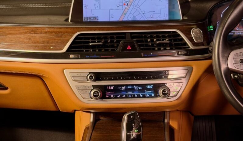 
								BMW 740Li DPE Signature full									