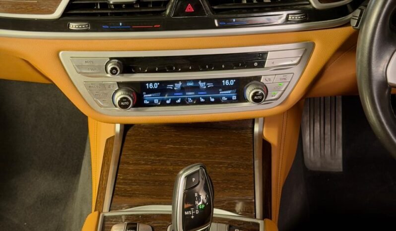 
								BMW 740Li DPE Signature full									
