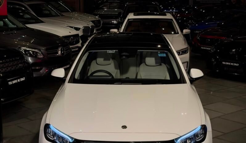 
								Mercedes-Benz E200 LWB full									