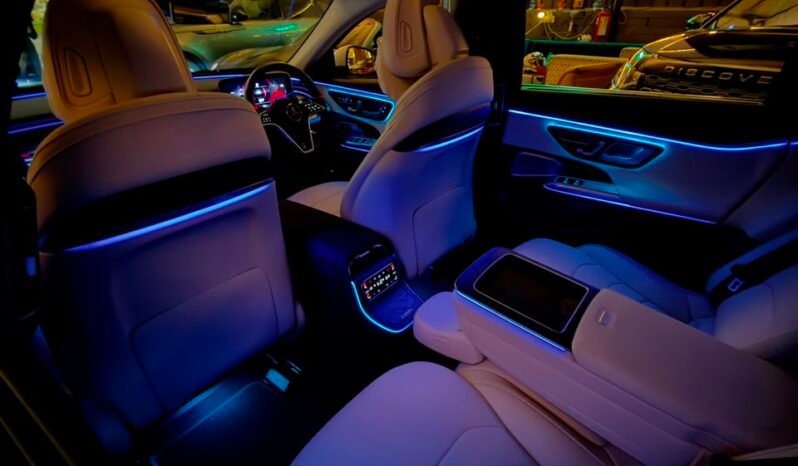 
								Mercedes-Benz E200 LWB full									