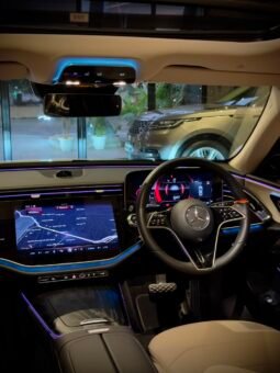 
										Mercedes-Benz E200 LWB full									