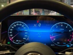 
										Mercedes-Benz E200 LWB full									