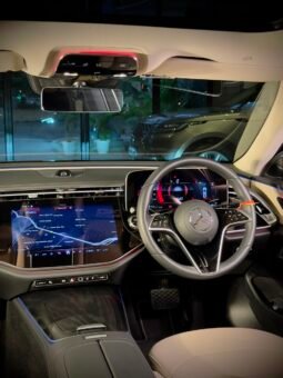 
										Mercedes-Benz E200 LWB full									