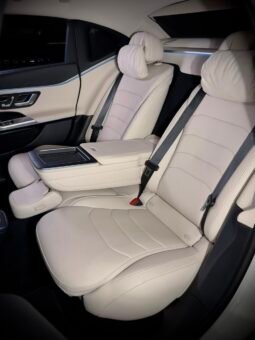 
										Mercedes-Benz E200 LWB full									