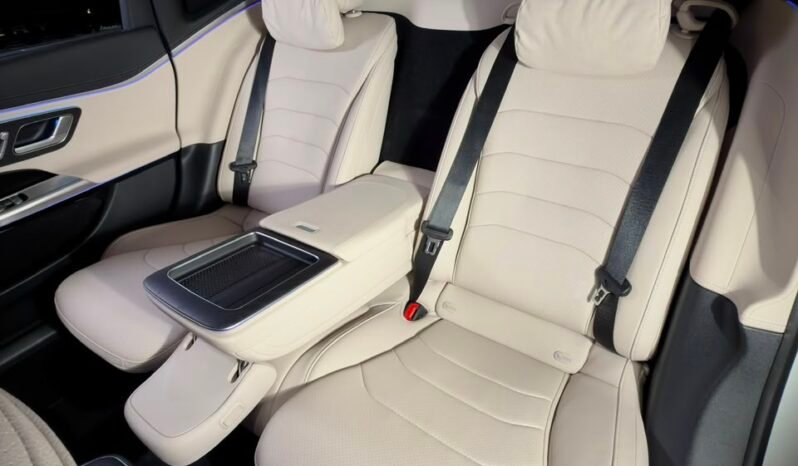 
								Mercedes-Benz E200 LWB full									