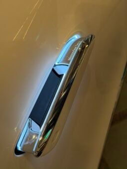 
										Mercedes-Benz E200 LWB full									