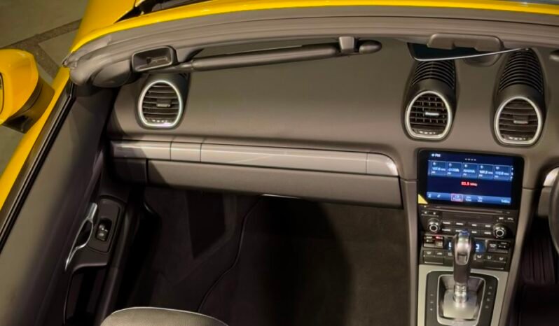 
								Porsche 718 Boxster | Racing Yellow full									
