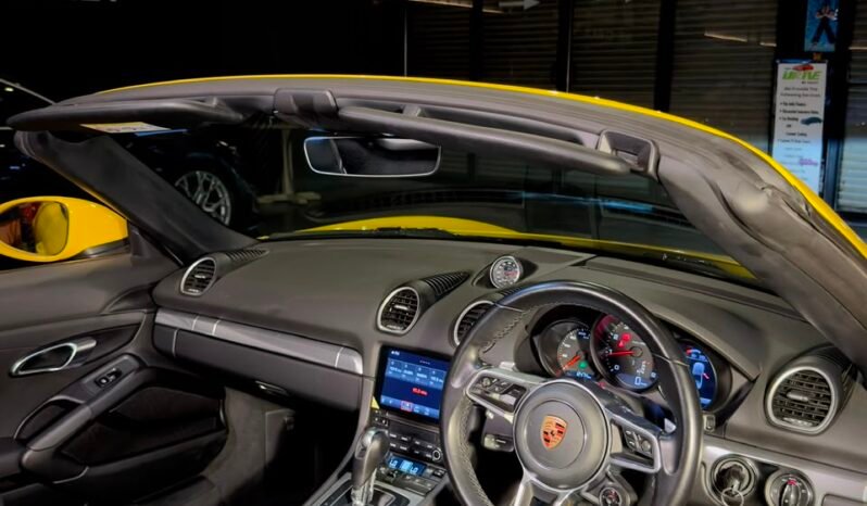 
								Porsche 718 Boxster | Racing Yellow full									