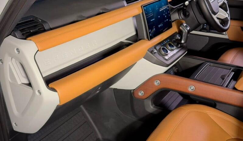 
								LAND ROVER DEFENDER HSE DYNAMIC full									