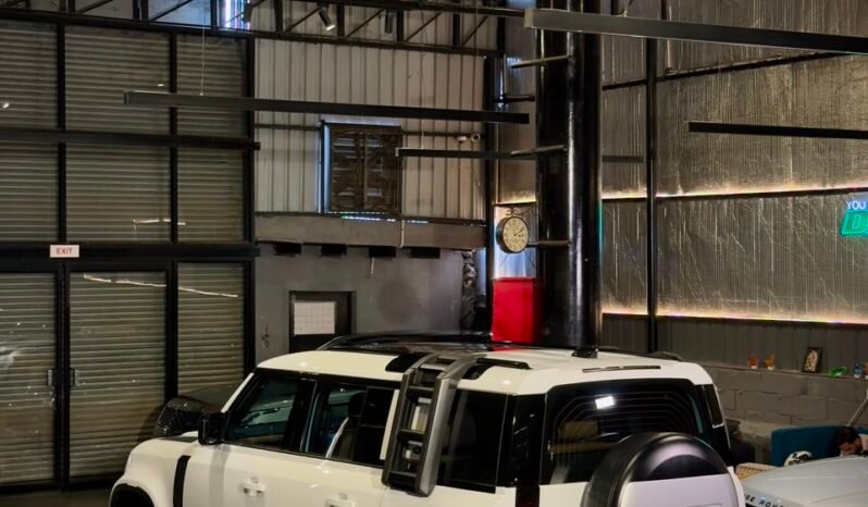 
								LAND ROVER DEFENDER HSE DYNAMIC full									