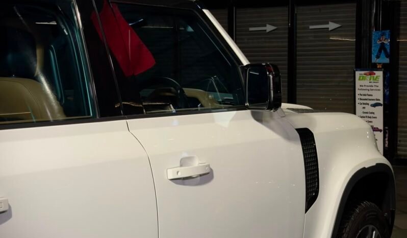 
								LAND ROVER DEFENDER HSE DYNAMIC full									