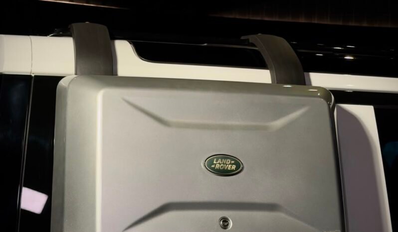 
								LAND ROVER DEFENDER HSE DYNAMIC full									