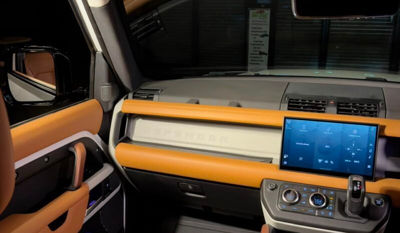 
								LAND ROVER DEFENDER HSE DYNAMIC full									