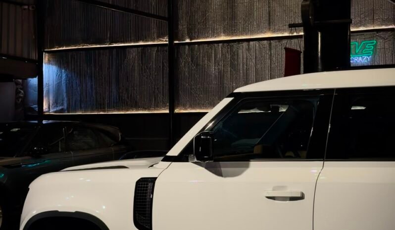 
								LAND ROVER DEFENDER HSE DYNAMIC full									
