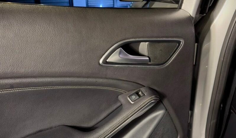 
								Mercedes-Benz GLA 200d full									