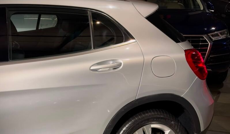 
								Mercedes-Benz GLA 200d full									
