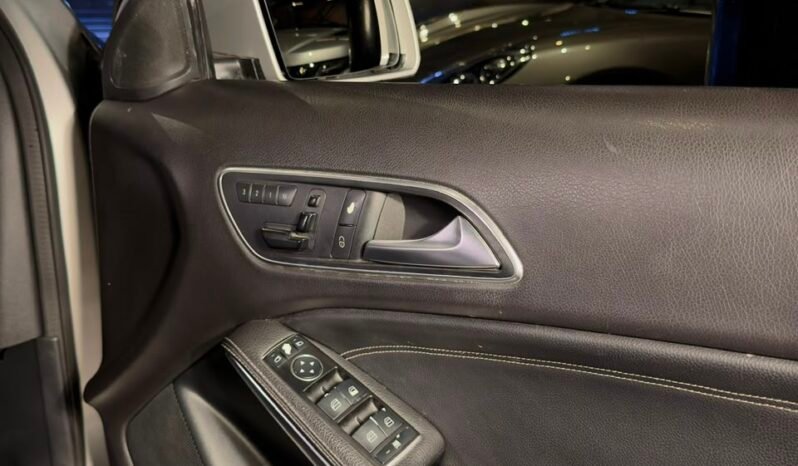 
								Mercedes-Benz GLA 200d full									