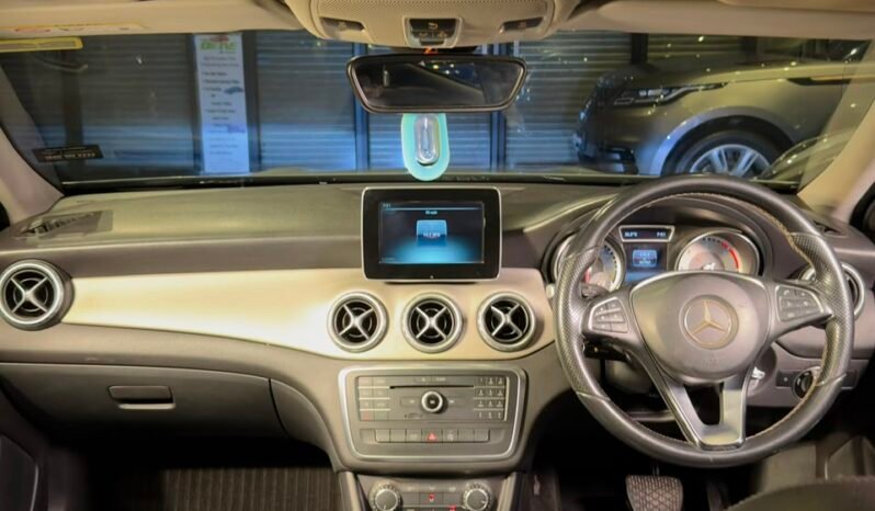 
								Mercedes-Benz GLA 200d full									