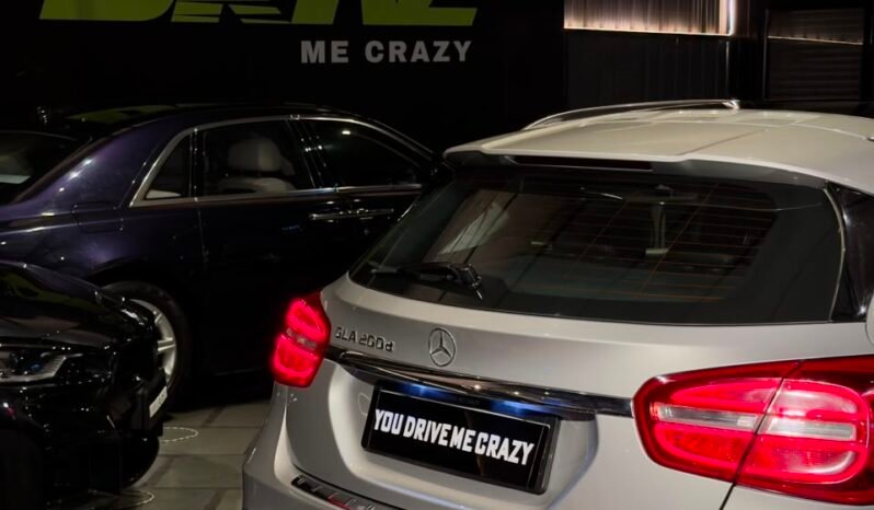 
								Mercedes-Benz GLA 200d full									