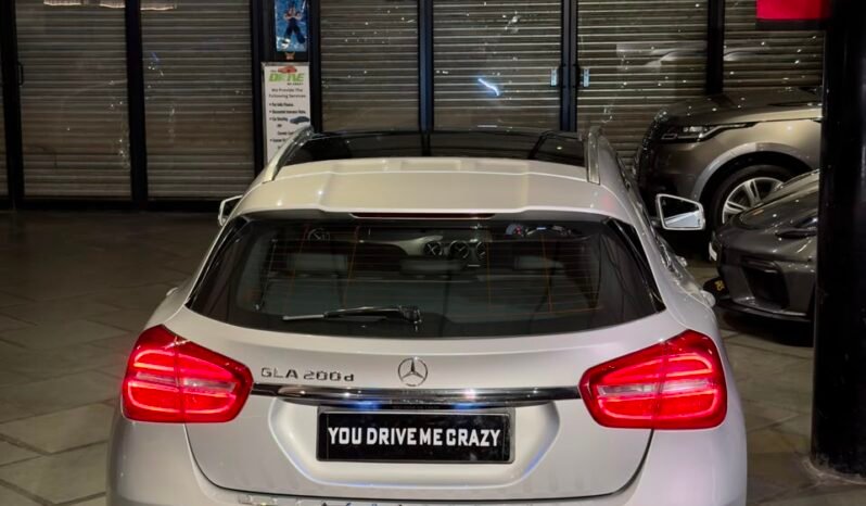 
								Mercedes-Benz GLA 200d full									