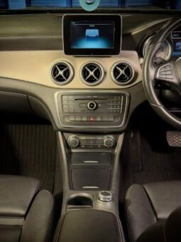 
										Mercedes-Benz GLA 200d full									