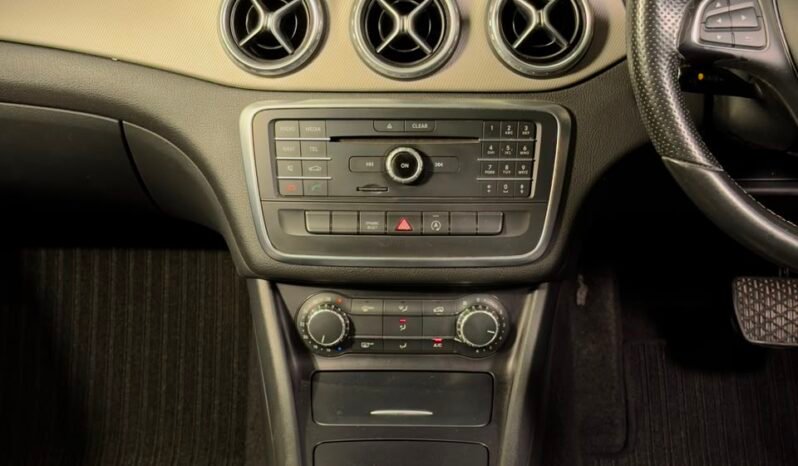 
								Mercedes-Benz GLA 200d full									
